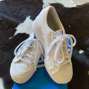 ADIDAS ORIGINALS White Nizza Platform Perforated Leather Sneakers